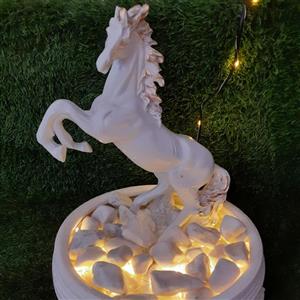آبنما رومیزی دکوری مدل اسب سفید