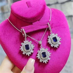 نیمست سلطنتی یاقوت کبود جواهر تمام نقره عیار 925 با روکش قوی طلا سفید عین طلا (پس کرایه)