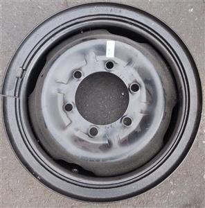 رینگ فولادی فابریک نیسان وانت سایز۱۶(۶پیچ) با بچه رینگ سایپا