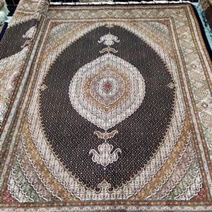 فرش دستباف ماهی خرّم بافت خوی اندازه جفت 9 متری سرمه ای کد 