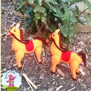 عروسک اسب نمدی،دوخته شده با دست و پارچه نمد درجه یک با رنگ زیبا و جذاب