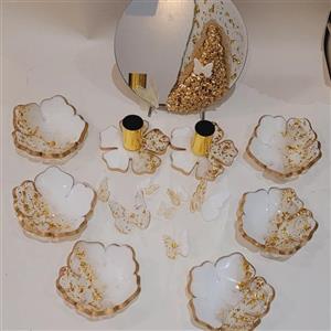 هفت سین رزینی عروس 6تا پیاله قطر 13 سانت رزینی به همراه اینه قطر 20 سانت ژئودی وجا شمعی قطر 11 سانت