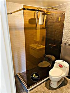 پنل شیشه ای دوش (پارتیشن شیشه ای)با شیشه برنز سکوریت 8 میل