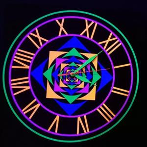 ساعت دیواری بلک لایت طرح ژیومتریک دو سایز 50در50 blacklight