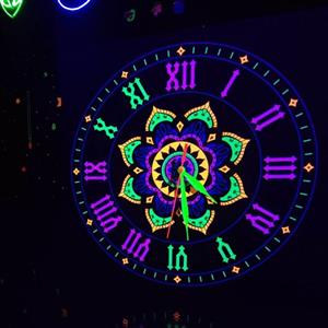 ساعت دیواری بلک لایت طرح کلاسیک سه  سایز 50در50  blacklight