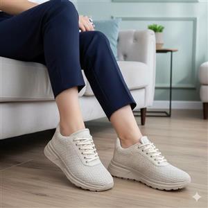 کتونی سوزنی زنانه دخترانه رنگ کرم سایز 37 تا 40 زیره پیو کفی طبی لژ 4 سانتی رویه چرم صنعتی سبک و راحت کیفیت عالی
