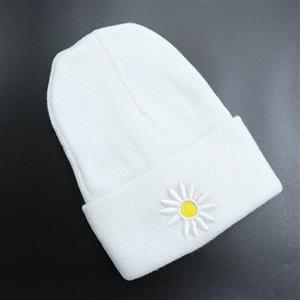 کلاه بافت لب برگرد طرح گل بابونه رنگ سفید 60621 کد 8