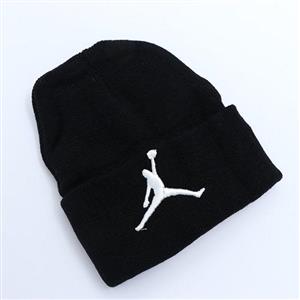 کلاه بافت لب برگرد طرح جردن رنگ مشکی 60621 کد 32