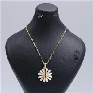گردنبند استیل دخترانه طرح گل بابونه باز شو طلایی 74936