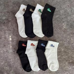 جوراب اسپرت نیم ساق گلدوزی جردن