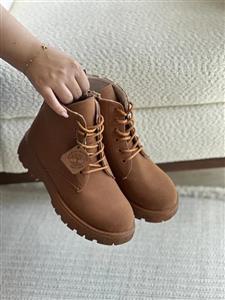 نیم بوت زنانه بغل زیپ طرح تیمبرلند سرمه‌ای