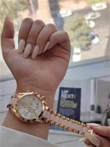 ساعت زنانه مارک MICHAEL KORS رنگ ثابت تقویم دار طرح سه موتوره کیفیت عالی دارای رنگبندی کد 1923665