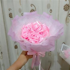 دسته گل رز روبانی صورتی گوگولی (جاودان)