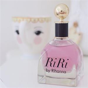 خرید اسانس عطر ری ری ریحانا Rihanna RiRi از شرکت لوزی سویس با غلظت 80 درصد در حجم متنوع