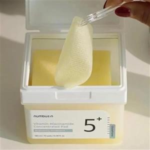 پد تونر ویتامین سی و نیاسینامید نامبوزین شماره 5 (ضد لک و روشن کننده)