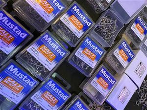 قلاب پایه بلند استیل پشت خاردار بسته 10 عددی برند MUSTAD سایز 10