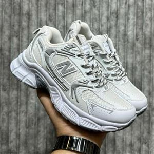 کتونی نیوبالانس 530 شیک ترندمشکی سفید کرم لژدار زنانه دخترانه کفش ونس کتانی اسپورت چرم بندی کرمی نیو بالانس طبی سبک پصسچ