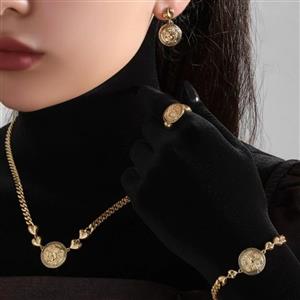 ست کامل زنانه طرح ورساچه Versace و قلب رنگ ثابت کد zmp (پس کرایه)