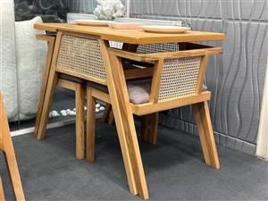 میز ناهارخوری چوبی ۲ نفره حصیری کمجا مینیمال