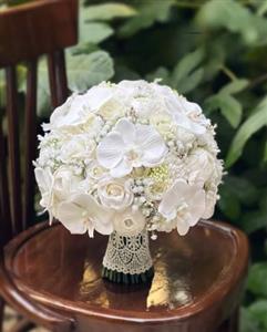 دسته گل عروس با گل ارکیده از کجا قابل تهیه است؟