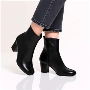 نیم بوت زنانه مشکی پاشنه دار قالب مربعی کد ۱۰۲۵