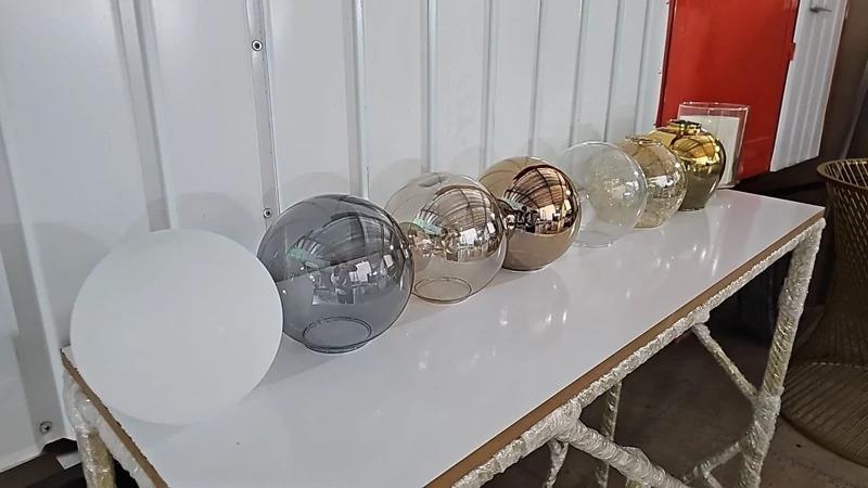 اباژور کنار سالنی مدرن فلزی خاص R184
