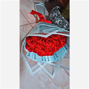 دسته گل رز ربانی قرمز 