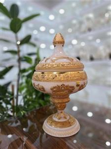 شکلات خوری پایه دار کریستال طلاکوب دستساز طرح ورساچه رنگ کرم سایز بزرگ 