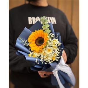 گل نرگس به همراه گل‌های لاله برای شب یلدا 215