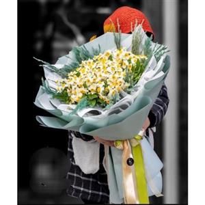 دسته گل نرگس به همراه گل‌های ارکیده برای شب یلدا 232