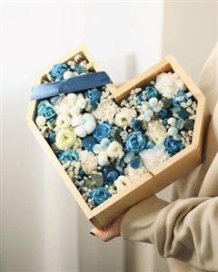 باکس گل تبریک روز زن و مادر برای دوست صمیمی
