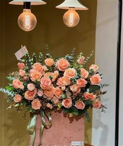 باکس گل تبریک برای زن داداش برای روز مادر