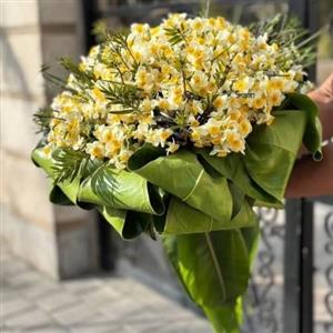 از کجا می‌توانم گل نرگس برای سبد گل به صورت اینترنتی در کرج پیدا کنم؟