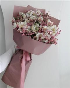 چطور یک جعبه شکلات را با گل برای عذرخواهی ترکیب کنیم؟