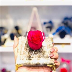 چه نوع گل رز جاودان برای کادو موفقیت شغلی مناسب است؟