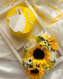 کیک تولد و باکس گل تبریک تولد ساده و خودمونی