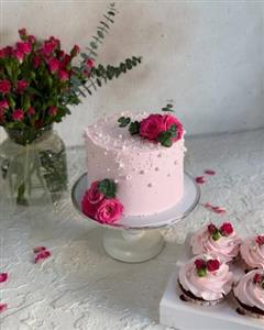 پک هدیه و کیک تولد با گل برای همسر