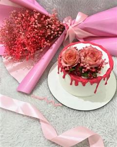 پک هدیه و کیک تولد با گل برای عمه