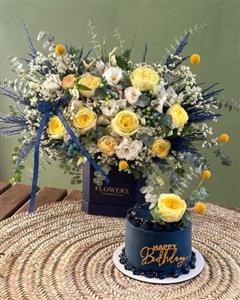 پک هدیه و کیک تولد با گل برای دختر 25 ساله