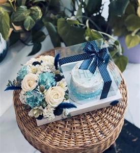 پک هدیه و کیک تولد با گل برای نوجوان دختر