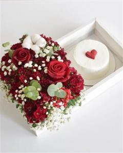 پک هدیه و کیک تولد با گل برای نوجوان