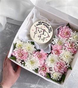 پک هدیه و کیک تولد با گل خاص برای خانم‌ها