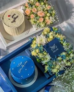 بهترین پک هدیه و کیک تولد با گل برای دختر 25 ساله