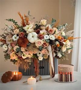 پک هدیه و کیک تولد با گل برای دختر 9 ساله