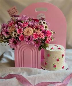 باکس گل و کیک تولد با گل مردانه برای داداش