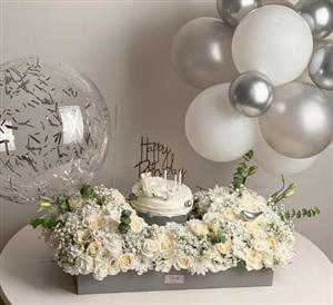 کیک تولد و گل برای تولد پسر 17 ساله