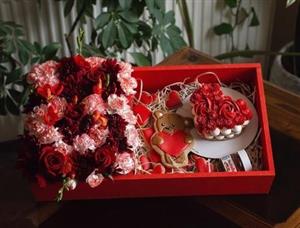کیک تولد و گل برای تولد پسر مهندسم