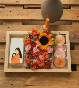 کیک با دسته دیزاین گل بابونه