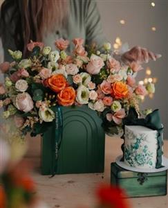 کیک تولد و باکس گل برای فاطمه ها