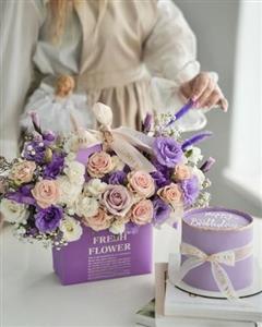 کیک تولد و باکس گل برای بچه یک ساله